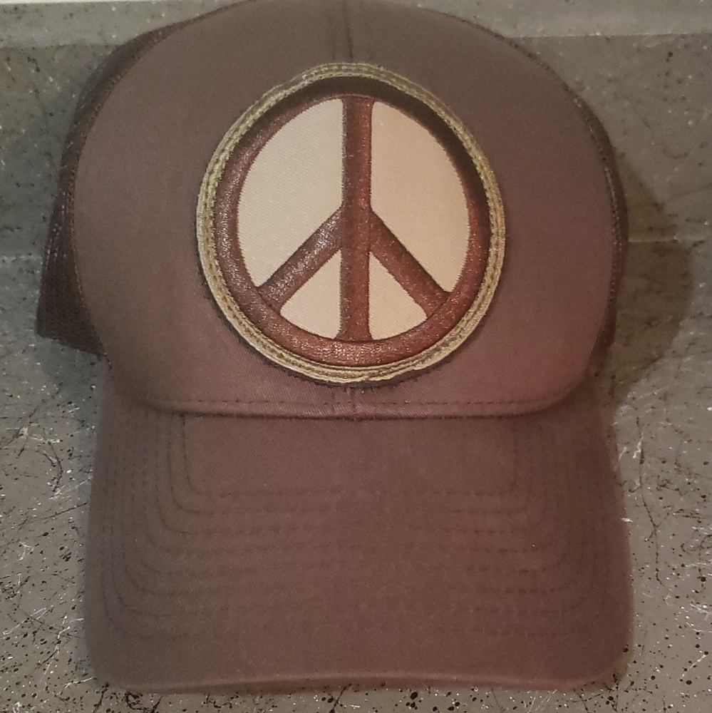 Brown "peace" snapback hat